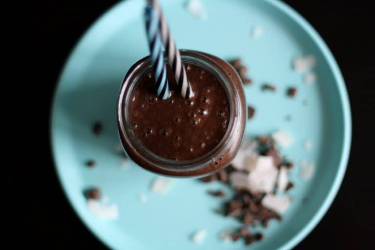 Čokoládové smoothie s banánem a skořicí