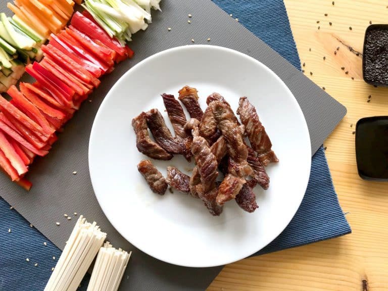 Hovězí stir-fry se zeleninou a nudlemi udon