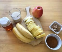 Ananasová smoothie bowl s jablkem a perníkem