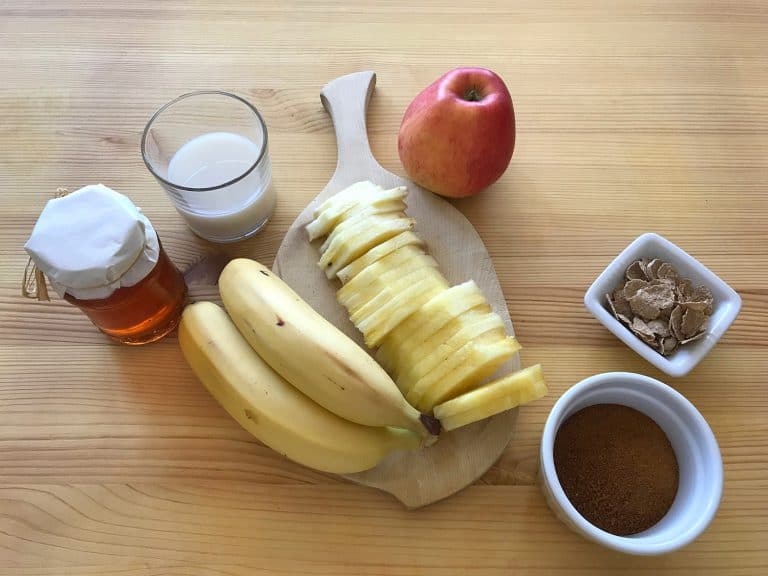 Ananasová smoothie bowl s jablkem a perníkem