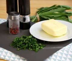 Bylinkové máslo (z medvědího česneku)