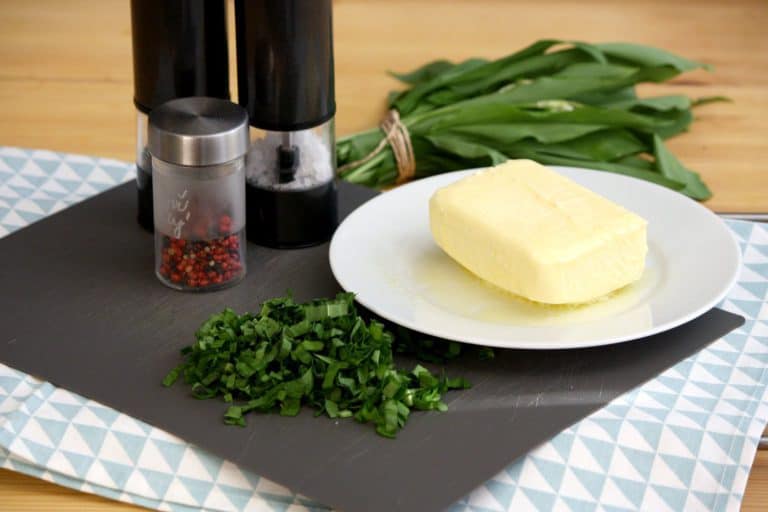 Bylinkové máslo (z medvědího česneku)