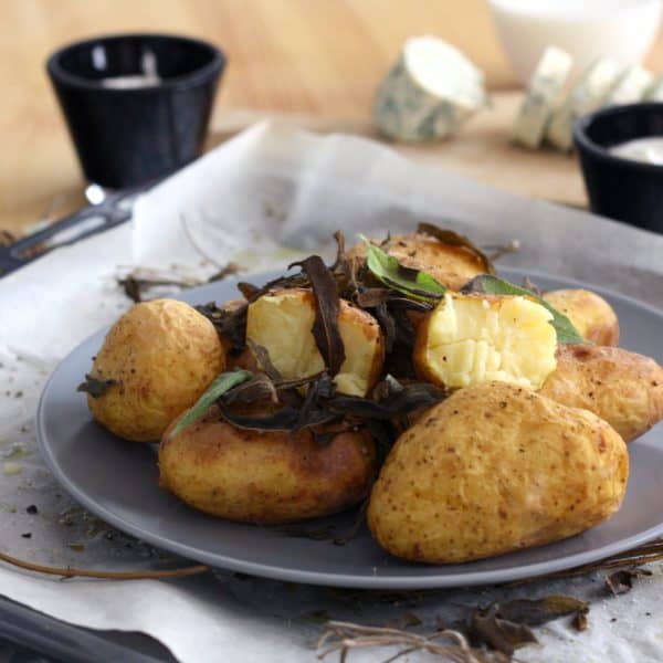 Pečené brambory se šalvějí