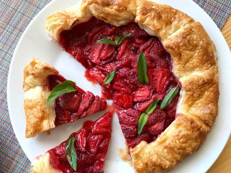 Rychlý jahodový koláč z listového těsta