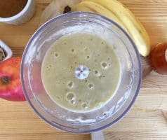 Ananasová smoothie bowl s jablkem a perníkem