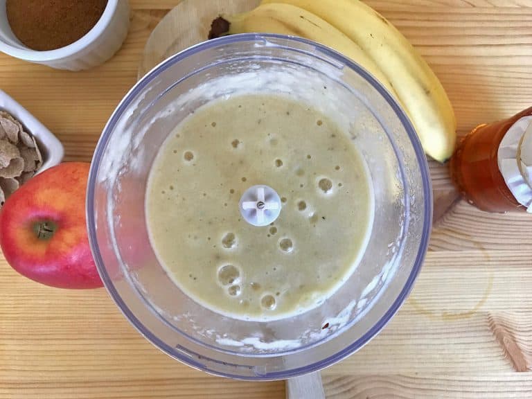 Ananasová smoothie bowl s jablkem a perníkem