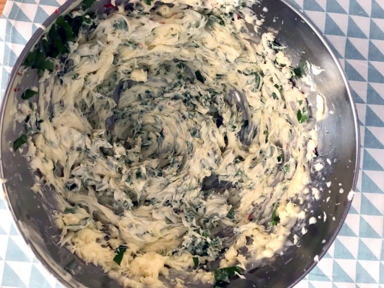 Bylinkové máslo (z medvědího česneku)