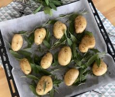 Pečené brambory se šalvějí