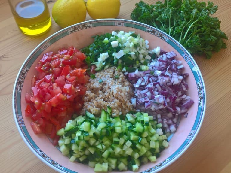 Tabouleh - osvěžující levantský bylinkový salát s bulgurem