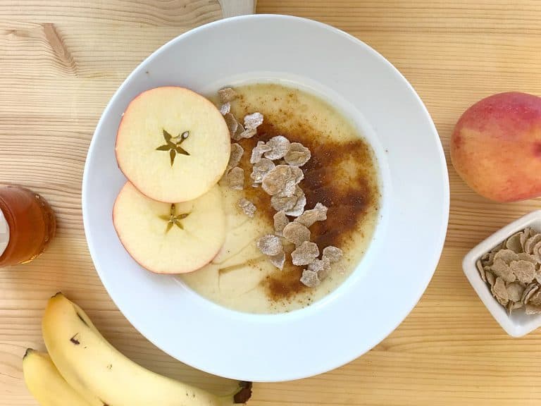 Ananasová smoothie bowl s jablkem a perníkem