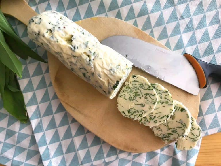 Bylinkové máslo (z medvědího česneku)