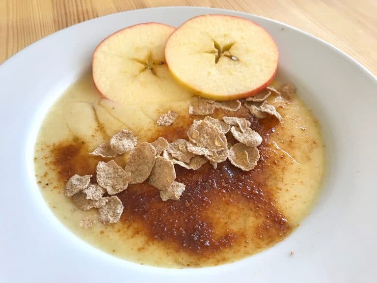 Ananasová smoothie bowl s jablkem a perníkem