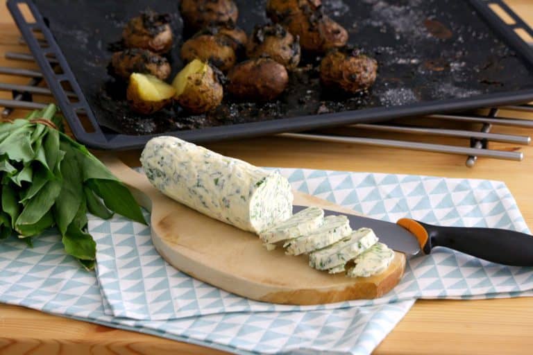 Bylinkové máslo (z medvědího česneku)