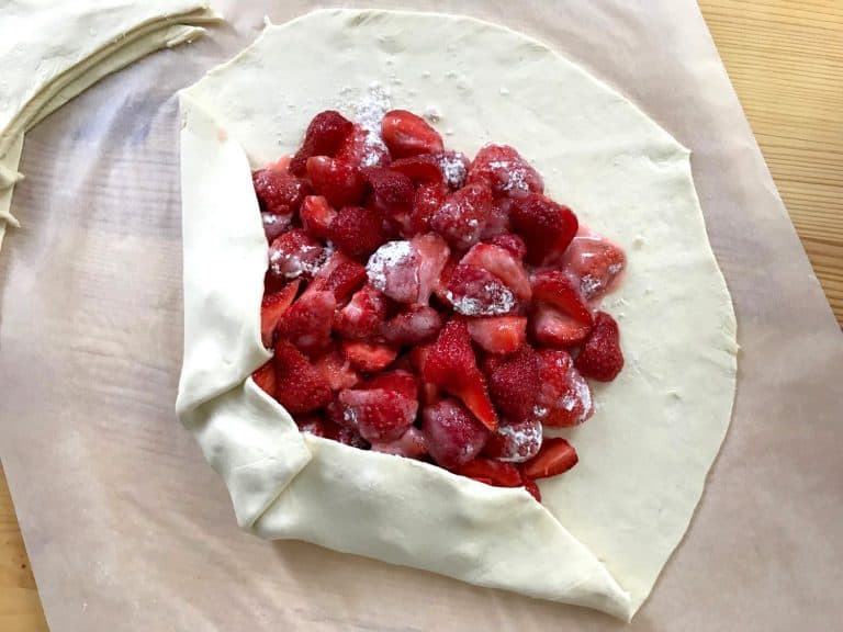 Rychlý jahodový koláč z listového těsta