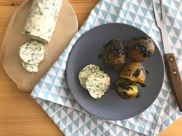 Bylinkové máslo (z medvědího česneku)