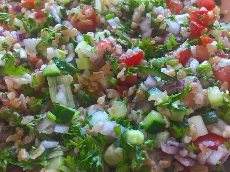 Tabouleh - osvěžující levantský bylinkový salát s bulgurem