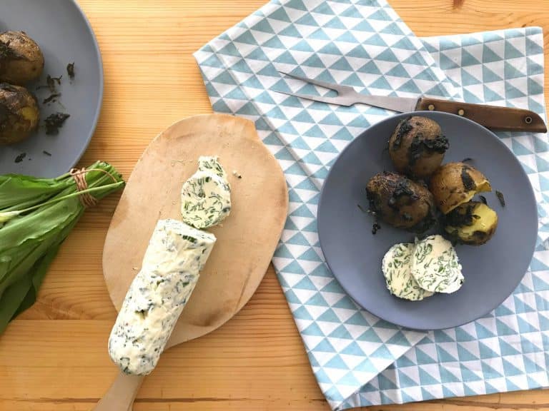 Bylinkové máslo (z medvědího česneku)