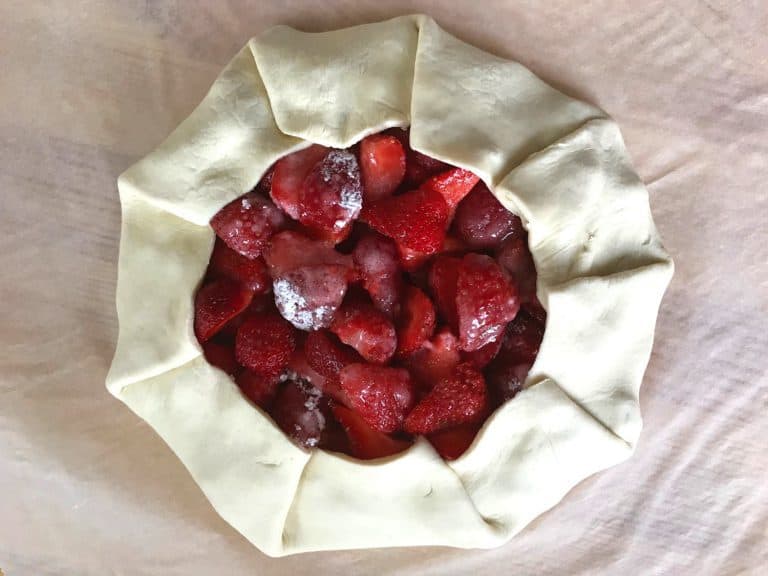Rychlý jahodový koláč z listového těsta