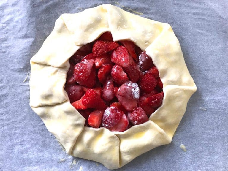 Rychlý jahodový koláč z listového těsta