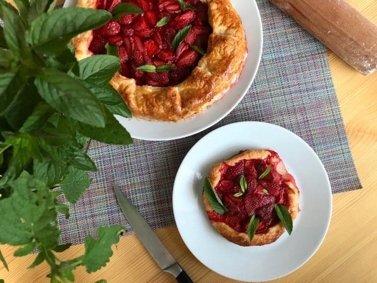 Rychlý jahodový koláč z listového těsta