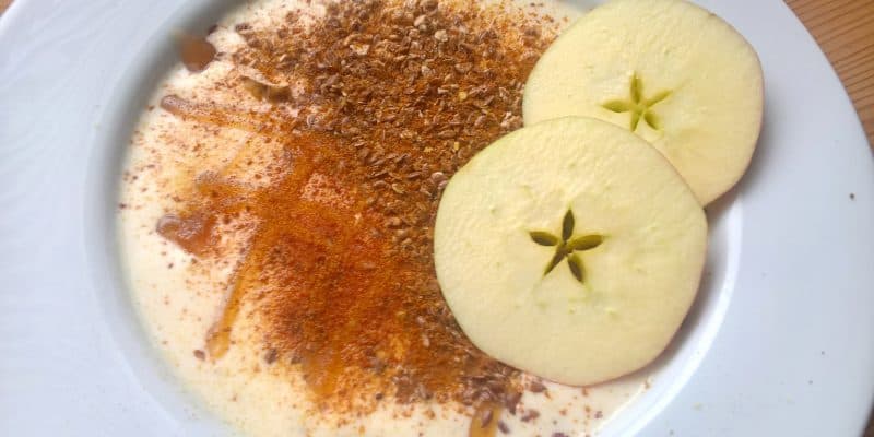 Ananasová smoothie bowl s jablkem a perníkem