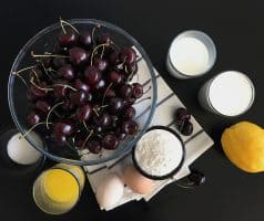 Vláčný francouzský třešňový koláč clafoutis