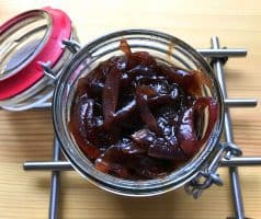 Cibulová marmeláda, karamelizovaná cibule ve skle