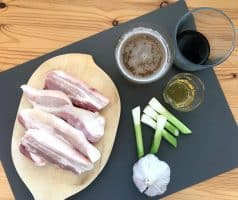 Grilovaný vepřový bůček na světlém pivu