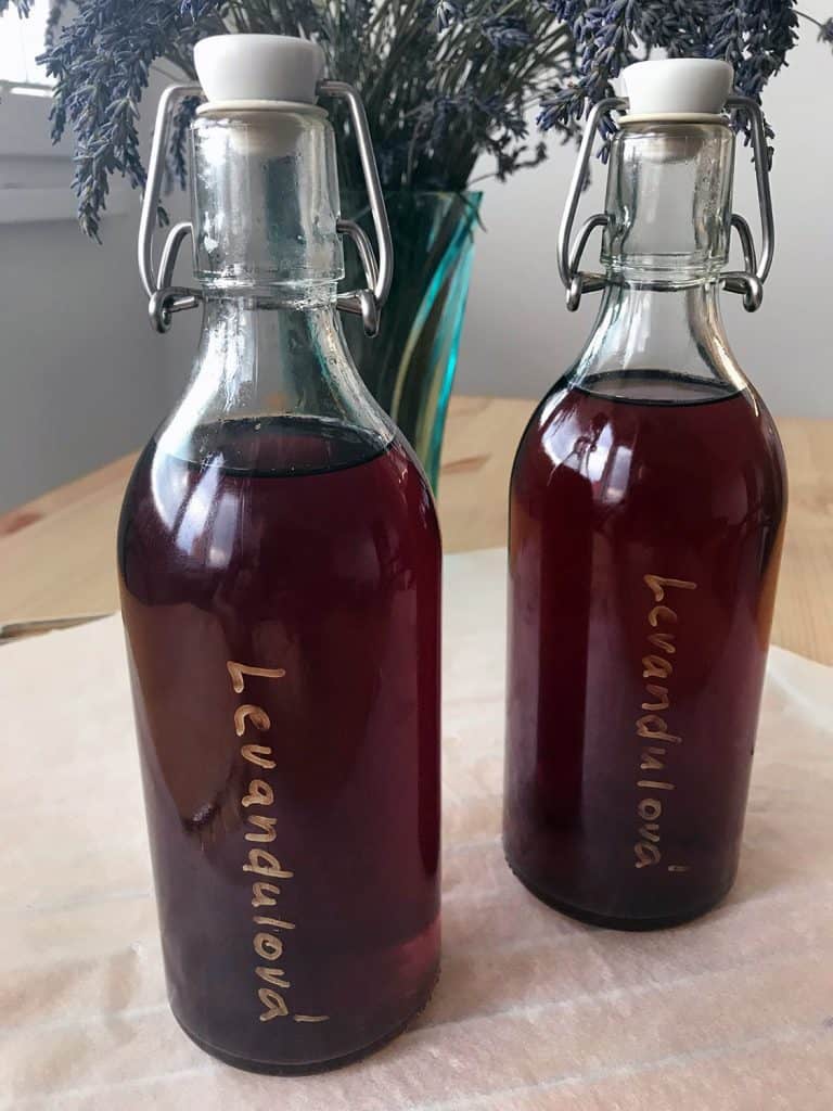 Domácí levandulový sirup na přípravu limonády