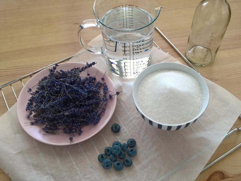 Domácí levandulový sirup na přípravu limonády