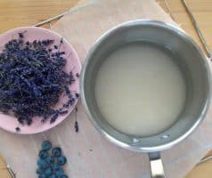 Domácí levandulový sirup na přípravu limonády