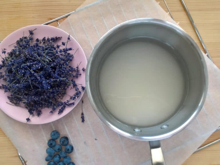 Domácí levandulový sirup na přípravu limonády