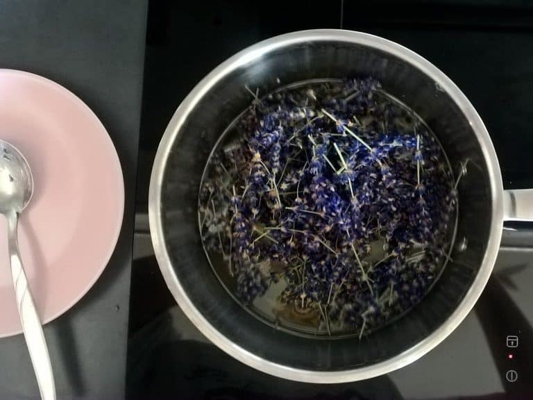 Domácí levandulový sirup na přípravu limonády