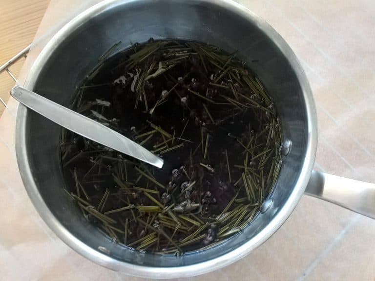 Domácí levandulový sirup na přípravu limonády