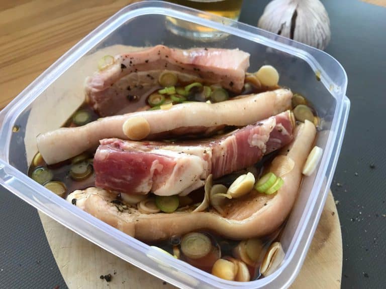 Grilovaný vepřový bůček na světlém pivu