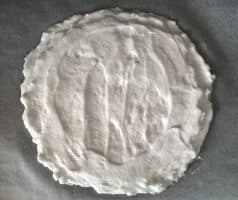 Dort Pavlova s lesním ovocem a granátovým jablkem