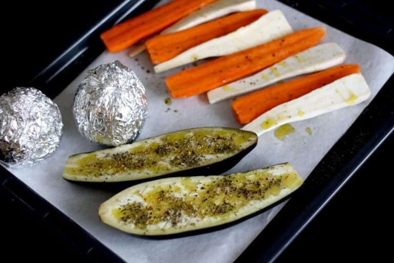 Chlebíček s mrkvovo-petrželovým pyré, pomerančem a pak-choi - postup - krok 1