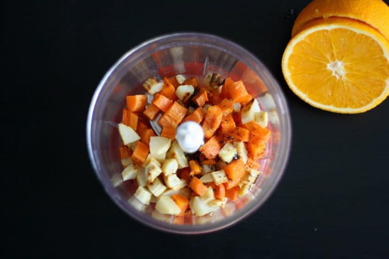 Chlebíček s mrkvovo-petrželovým pyré, pomerančem a pak-choi - postup - krok 3