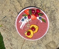 Ovocná smoothie bowl s jogurtem