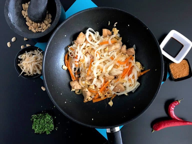 Smažené thajské nudle Pad Thai s kuřecím masem - postup - krok 11