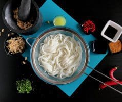 Smažené thajské nudle Pad Thai s kuřecím masem - postup - krok 3