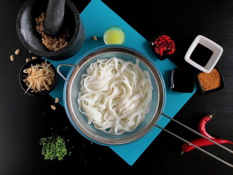 Smažené thajské nudle Pad Thai s kuřecím masem - postup - krok 3