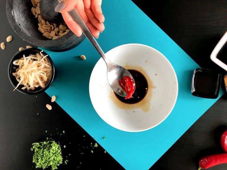 Smažené thajské nudle Pad Thai s kuřecím masem - postup - krok 4