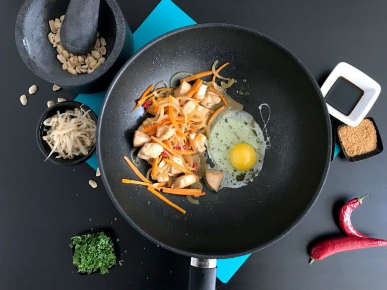 Smažené thajské nudle Pad Thai s kuřecím masem - postup - krok 9