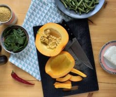 Salát s pečenou dýní, zelenými fazolkami a sýrem feta - postup - krok 2