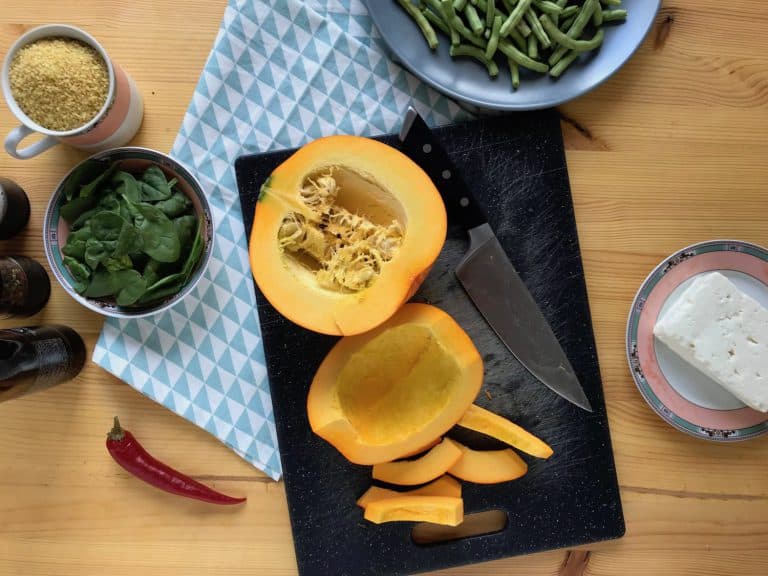 Salát s pečenou dýní, zelenými fazolkami a sýrem feta - postup - krok 2