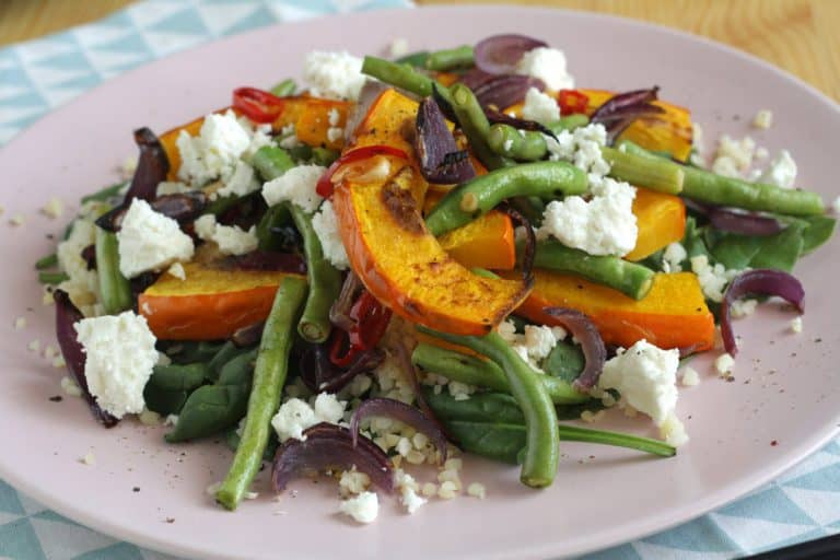 Salát s pečenou dýní, zelenými fazolkami a sýrem feta - postup - krok 7