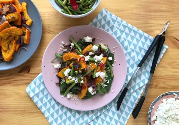 Salát s pečenou dýní, zelenými fazolkami a sýrem feta