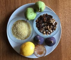 Bulgur s hruškami, fíky, rozinkami a medem