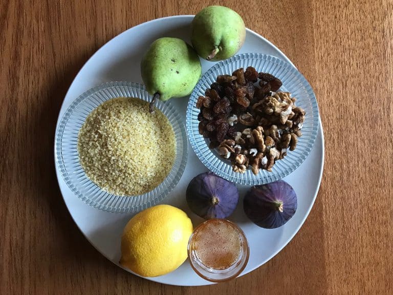Bulgur s hruškami, fíky, rozinkami a medem